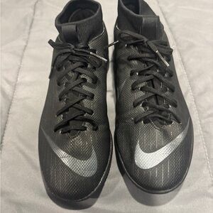 Nike Men's Black and Silver Indoor Soccer Shoes